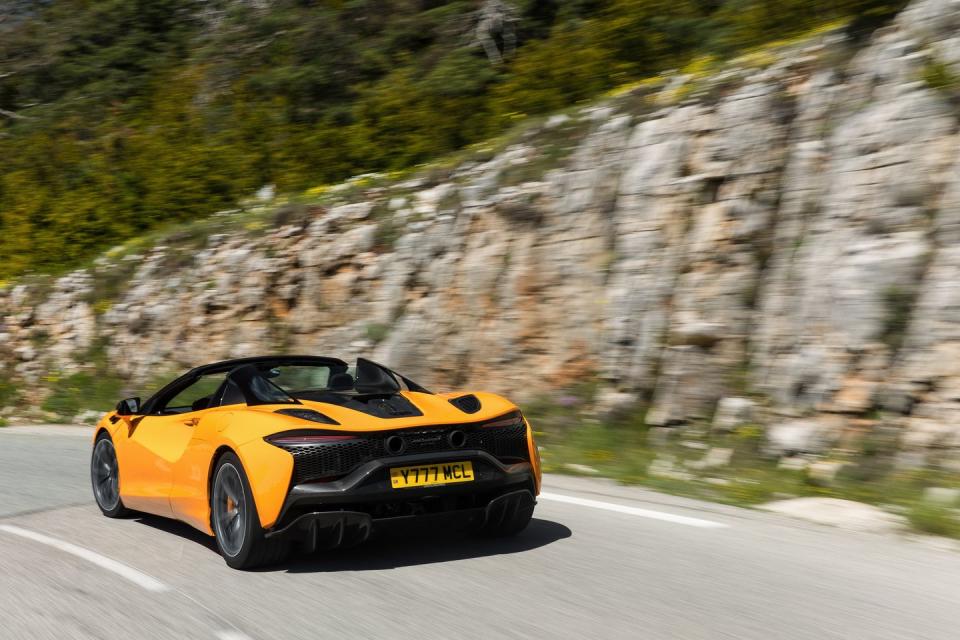 2025 mclaren artura spider