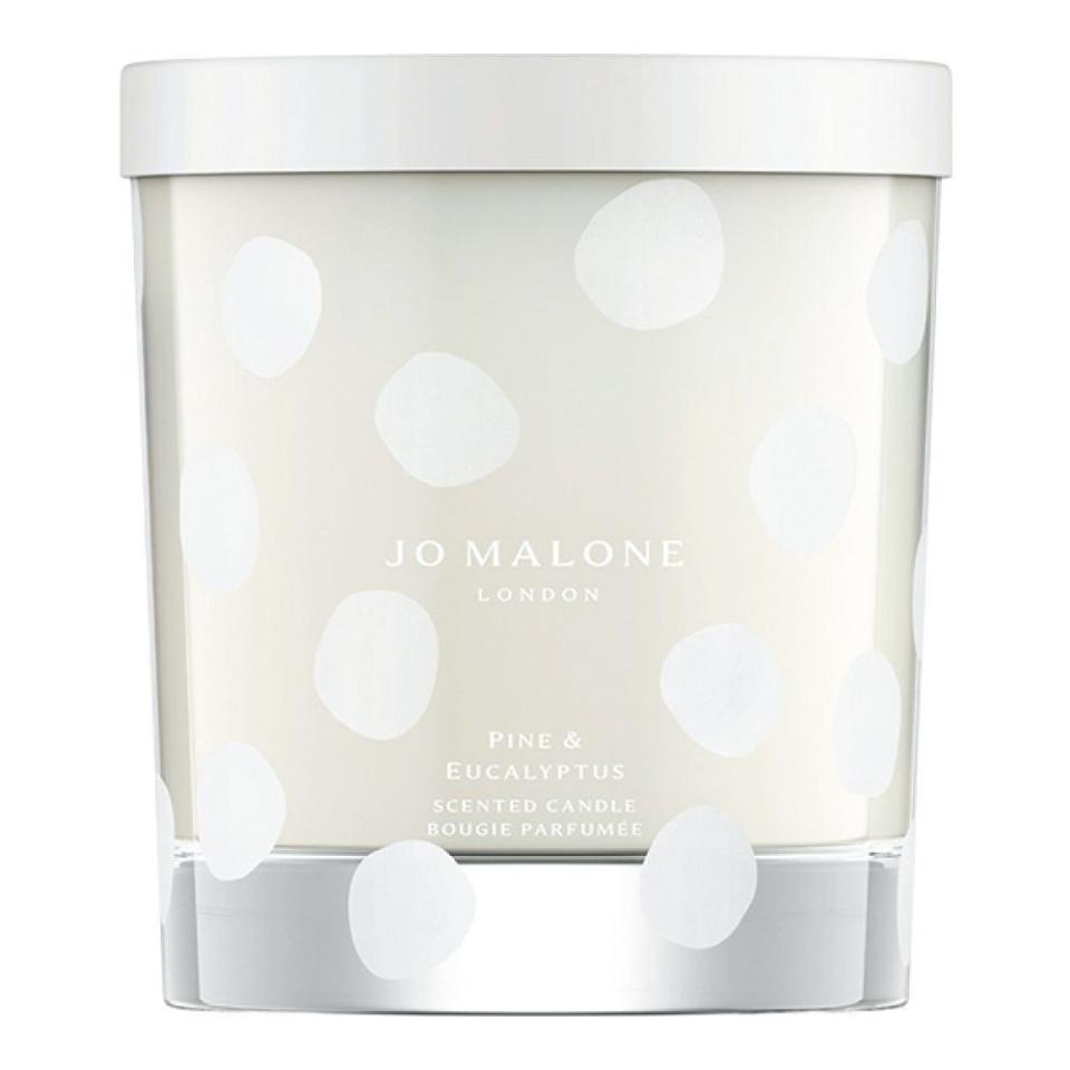 歡樂雪花耶誕松木與桉樹香氛工藝蠟燭，NT$2,800/200g。（Jo Malone London提供）