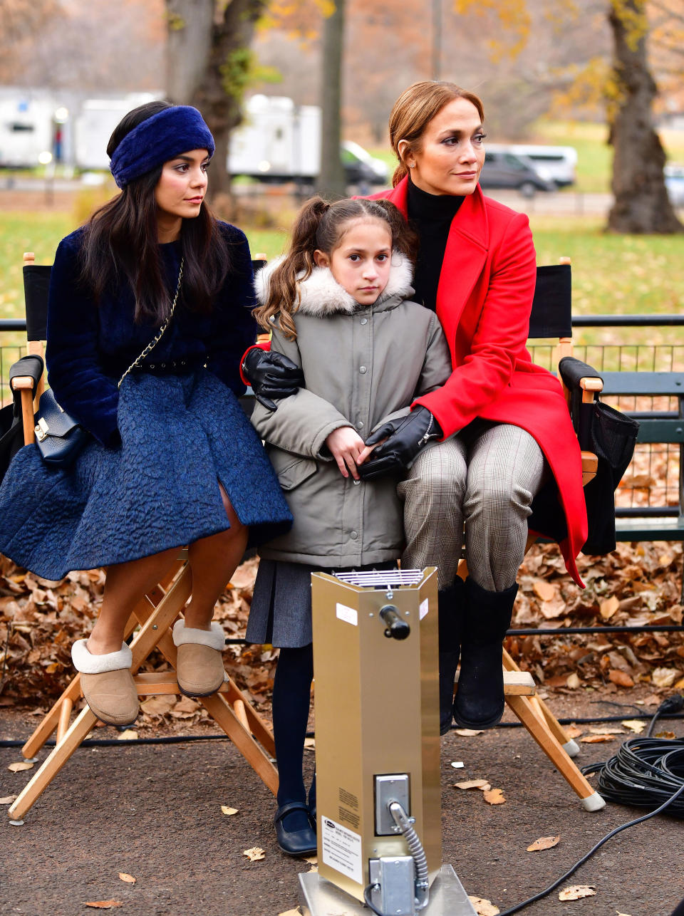 <p>Jennifer López fue captada en Central Park, en Nueva York, rodando escenas de su nueva película ‘Second Act’, y allí estuvo acompañada por sus bellos hijos Max y Emme, quienes quienes están enormes y muy parecidos a sus famosos papis/ Getty Images </p>