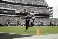 <p>Denver Broncos’ A.J. Derby (83) cannot catch a pass against Philadelphia Eagles’ Malcolm Jenkins (27) during the first half of an NFL football game, Sunday, Nov. 5, 2017, in Philadelphia. (AP Photo/Matt Rourke) </p>