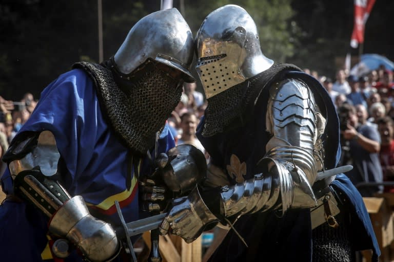 Two paarticipants in the Serbian medieval festival come together