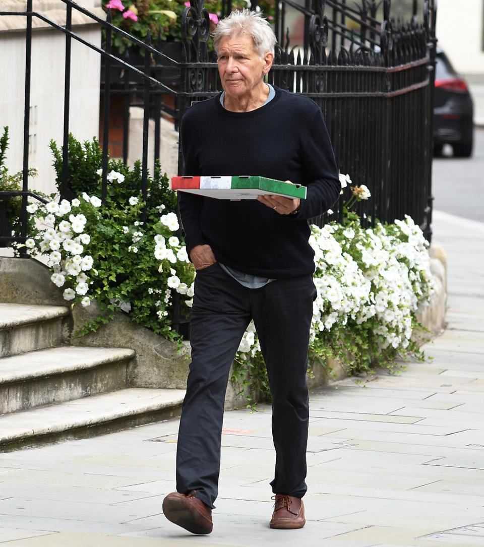 <p>Harrison Ford takes a casual stroll in London after picking up a pizza for lunch.</p>