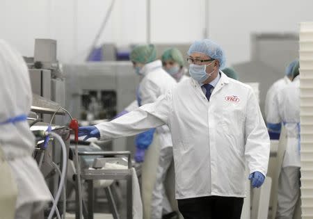 Visvaldas Matijosaitis, chief executive of Viciunai Group, inspects as people work in at a Viciunai fish factory in Kaunas December 17, 2014. REUTERS/Ints Kalnins