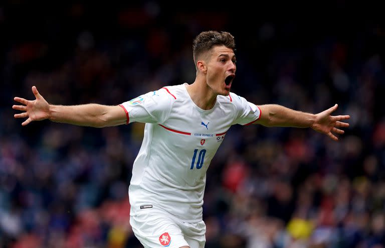 Patrik Schick de la República Checa celebra el segundo gol durante el partido del Grupo D de la UEFA Euro 2020 en Hampden Park, Glasgow. (Foto de Andrew Milligan / PA Images a través de Getty Images)