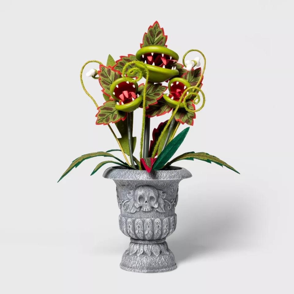 Hyde & EEK! Boutique fly trap artificial plant