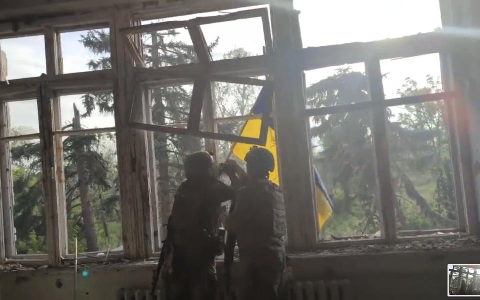 Maria Avdeeva tweeted this video June 11th, 2023 https://twitter.com/maria_avdv/status/1667827527576854529 @maria_avdv Ukrainian flag in liberated Blahodatne, Donetsk region. Glory to Ukraine!