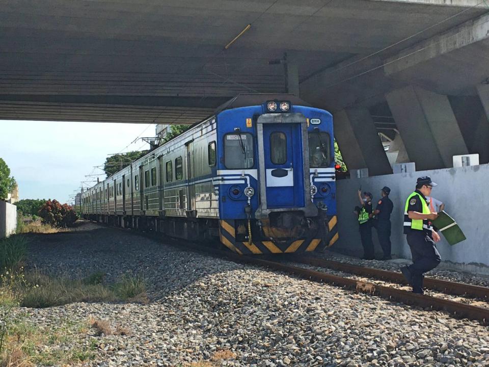 台鐵1167次區間車接近中午時於松山車站冒出白煙，台鐵表示，將對全車種的煞車系統進行特檢（示意圖）。   圖：台鐵／提供