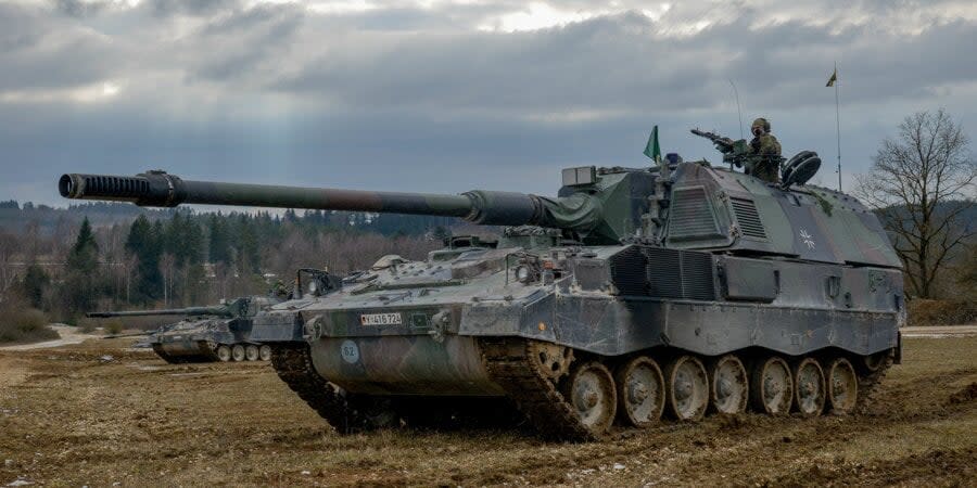 Self-propelled howitzer Panzerhaubitze 2000