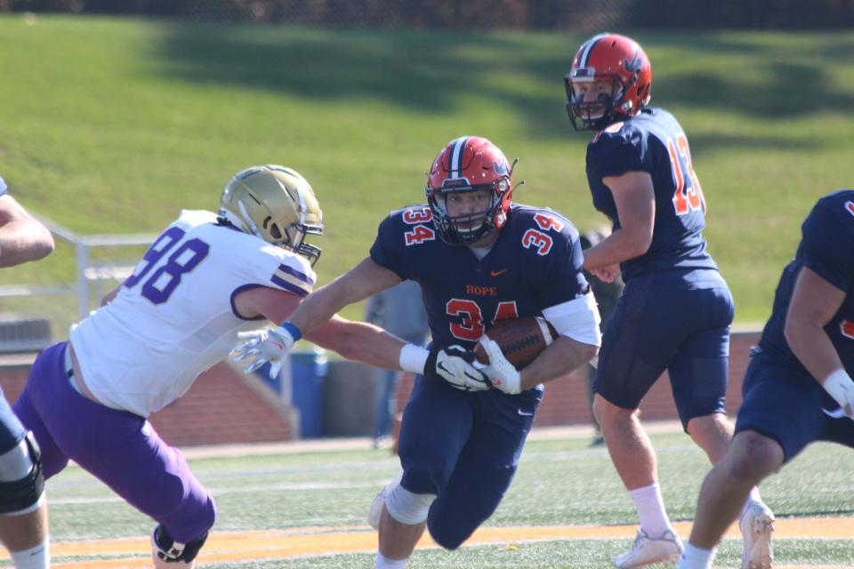 Hope's Daniel Romano runs the football during a game against Albion in 2021