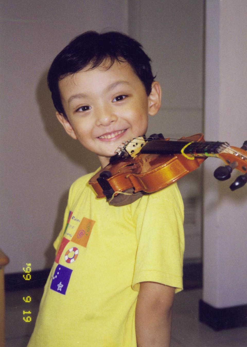 曾宇謙從5歲開始學琴，啟蒙老師林柏山的鈴木教學法對他影響相當重要。（曾宇謙提供）