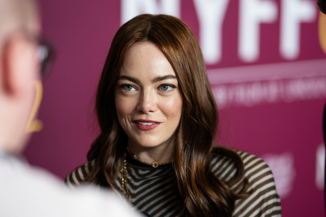 Emma Stone est apparue le crâne rasé dans les rues de New York au début du mois d'octobre. (Photo by TheStewartofNY/Getty Images)