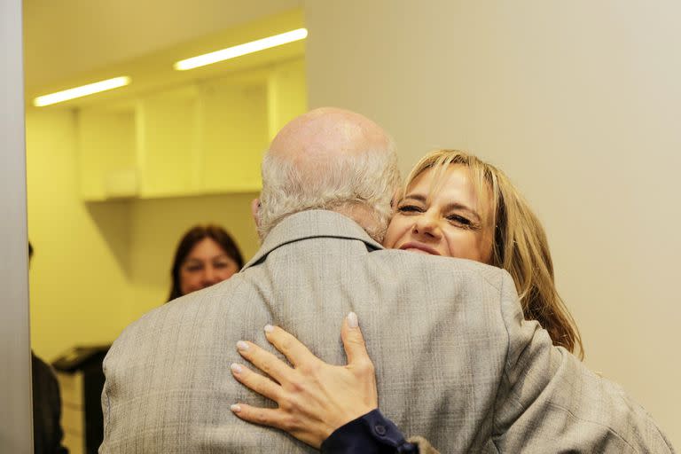 El saludo entre Mariana Fabbiani y Pablo Sirvén