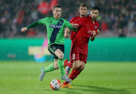 Football - FC Midtjylland v Southampton - UEFA Europa League Qualifying Play-Off Second Leg - MCH Arena, Herning, Denmark - 27/8/15. Southampton's Steven Davis in action with FC Midtjylland's Tim Sparv. Action Images / Matthew Childs