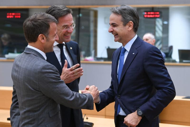 (L-R) President of France Emmanuel Macron, Prime Minister of the Netherlands Mark Rutte, and Prime Minister of Greece Kyriakos Mitsotakis attend the Special European Council meeting in Brussels. -/European Council/dpa