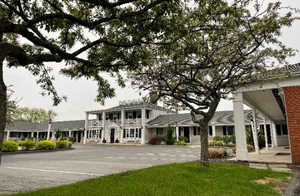 Developers were seeking to demolish this 1950s era motel in Portsmouth and replace it with a 5-story hotel and Starbucks restaurant and drive-tthru.