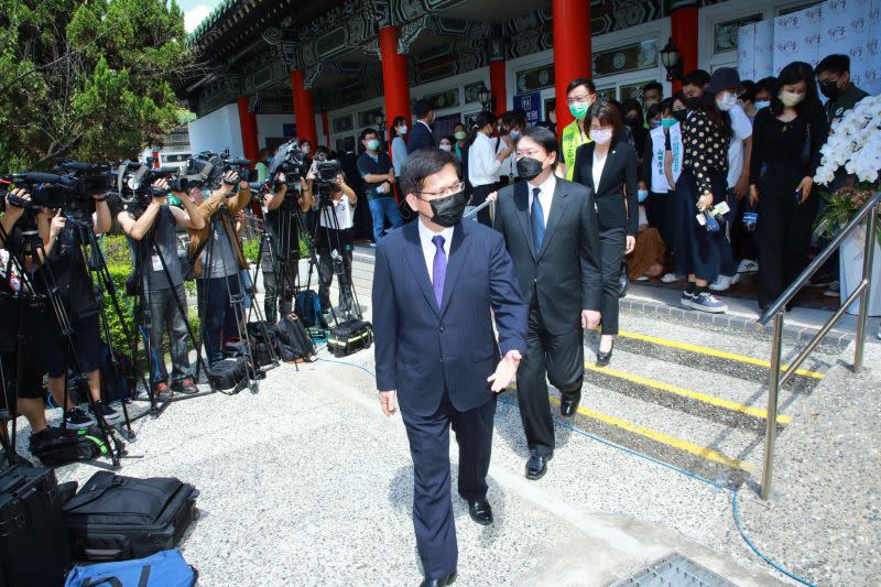 ▲北市長參選人林佳龍到余苑綺追思會致意。（圖／NOWnews今日新聞）