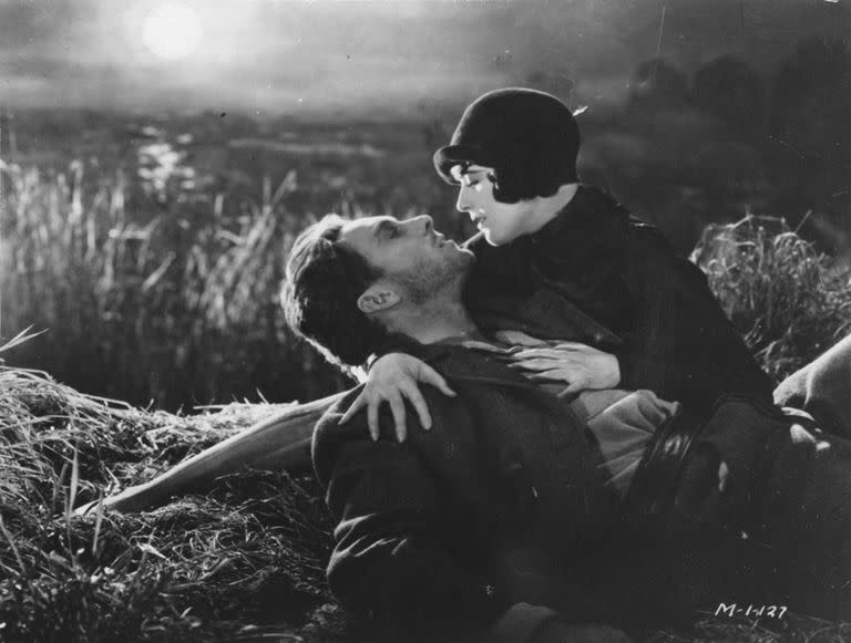 A Murnau siempre le interesaron los contrastes entre la ciudad y el campo y las tensiones que existían entre la superficie y las profundidades, 

Foto: British Film Institute.