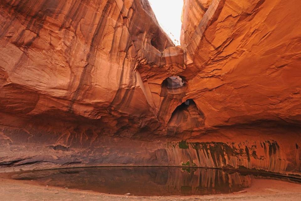 Utah: Golden Cathedral Hiking Trail