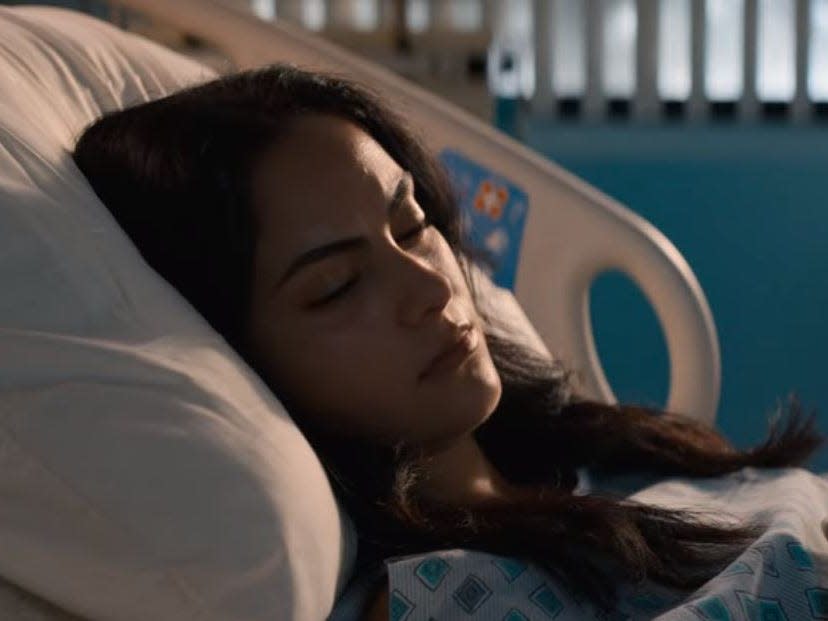 camila mendes as drea laying in a hospital bed in do revenge