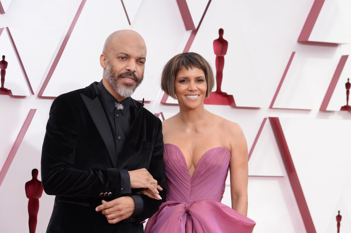 Halle Berry and Van Hunt share photos of their red carpet debut at the ...