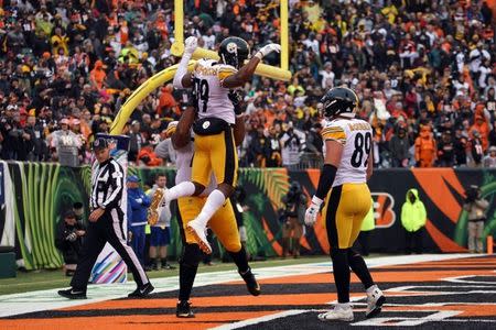 Oct 14, 2018; Cincinnati, OH, USA; Pittsburgh Steelers wide receiver JuJu Smith-Schuster (19) celebrates scoring a two point conversion play with offensive guard Ramon Foster (back), and tight end Vance McDonald (89) against the Cincinnati Bengals late in the fourth quarter at Paul Brown Stadium. Mandatory Credit: Aaron Doster-USA TODAY Sports