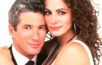 Ihren Durchbruch feierte Julia Roberts mit einer Rolle als Prostituierte - im Romantik-Klassiker "Pretty Woman" (1990). Roberts spielt Vivian, die von Wall-Street-Magnat Edward Lewis (Richard Gere) für eine Woche als Begleitung gebucht wird. Die einzige Überzeugung, die die beiden zunächst verbindet, ist, dass man über Geld keine Witze macht. Doch nach und nach wird aus dem kühl berechneten Geschäft Liebe ... (Bild: Touchstone Pictures)