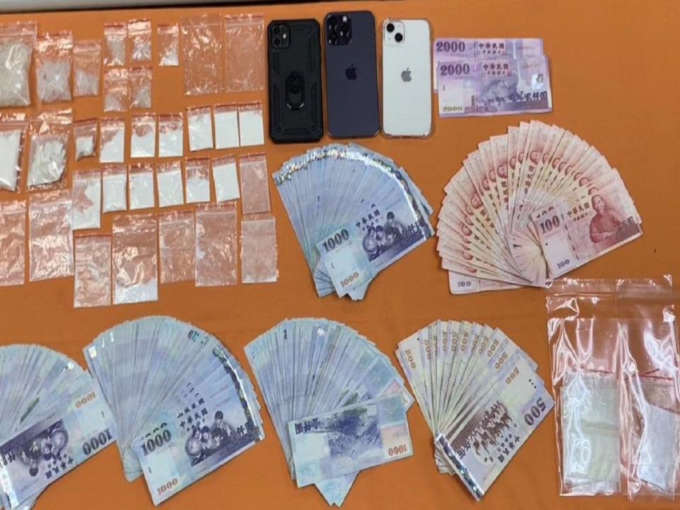 雲縣刑警大隊偵一隊查獲林姓犯嫌等3人販賣一、二級毒品案，起獲毒品一批和販毒所得。（圖：雲林縣警察局提供）