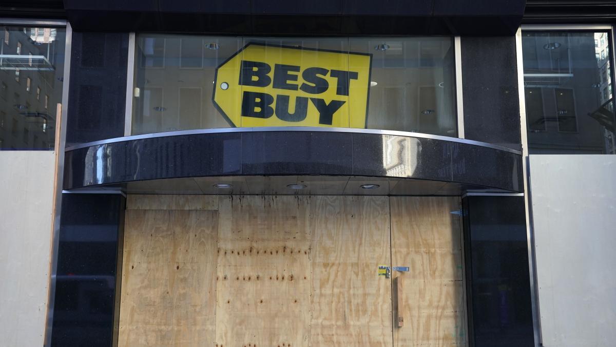 Best Buy Set To Reopen 800 Stores In The Us