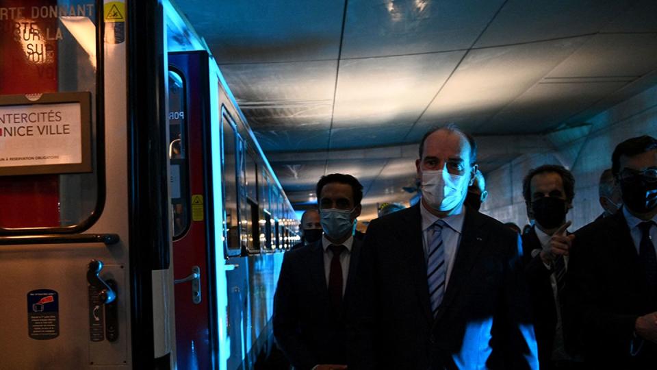 Der französische Premierminister Jean Castex besucht den Nachtzug Paris-Nizza am Bahnhof Austerlitz in Paris.