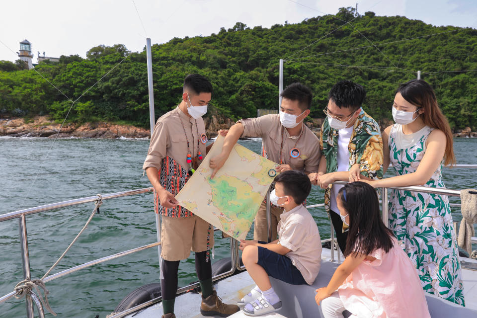 香港海洋公園推出全新航海遊導賞活動「小航海家」，設中環或南區遊兩條路線，每位只需HK$90。