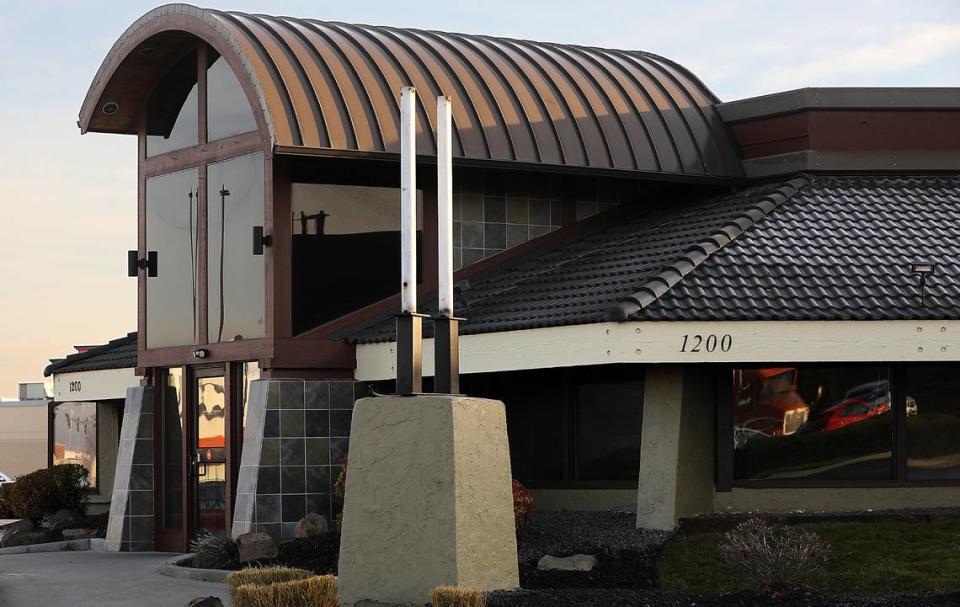 The former Shari’s restaurant at 1200 Columbia Center Boulevard in Kennewick is scheduled to become Andy’s Coffee Break next spring. Bob Brawdy/bbrawdy@tricityherald.com