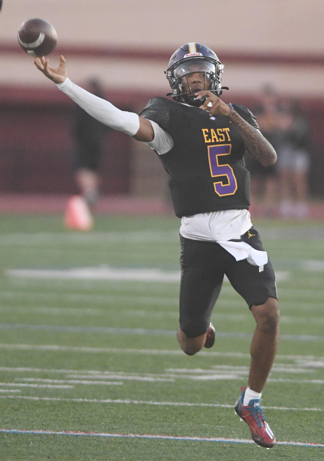 Zymier Jackson puts East on the scoreboard first with this touchdown pass.