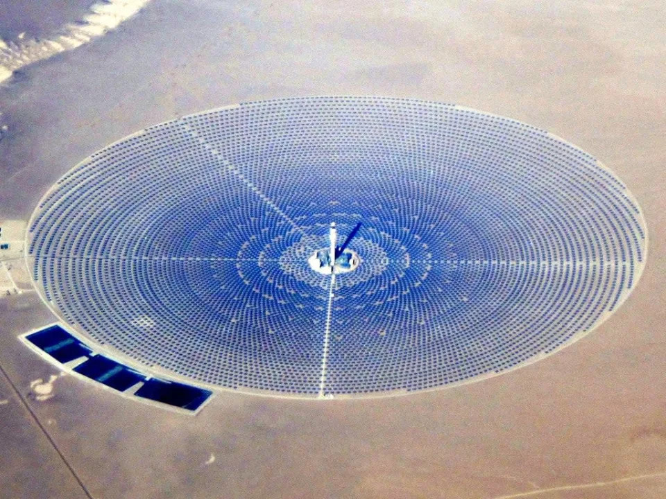 The Crescent Dunes Solar Energy Project in Nevada, US, as seen from an airliner (Wikimedia Commons)
