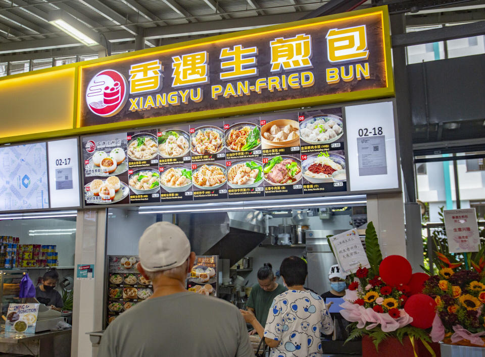 Jurong West Hawker Centre reopens - XiangYu Pan Fried Bun