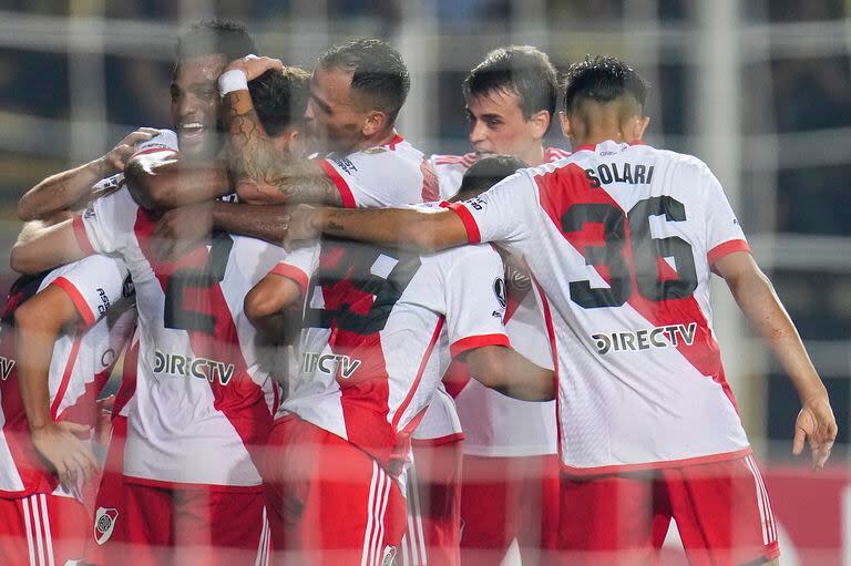 Festejó River en Venezuela, con dos goles increíbles en la segunda etapa ante Táchira en San Cristóbal.