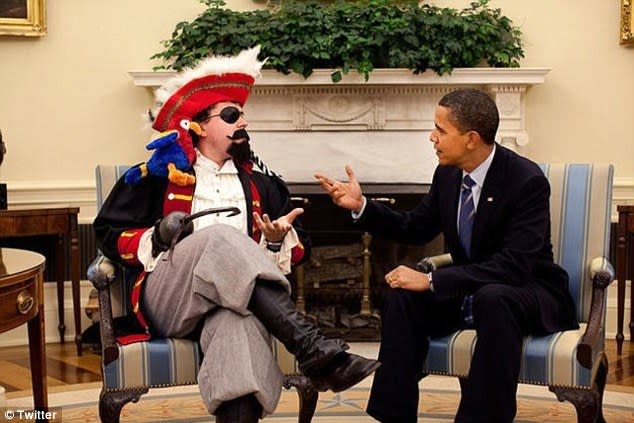 <b>20 septembre</b><br> Barack Obama célèbre à sa manière la journée internationale «parlez comme un pirate». <br> (Twitter)