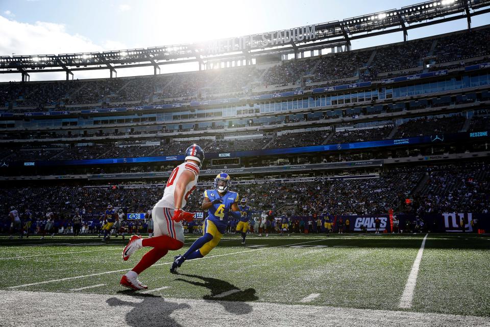 Kyle Rudolph #80 of the New York Giants and Jordan Fuller #4 of the Los Angeles Rams in action.