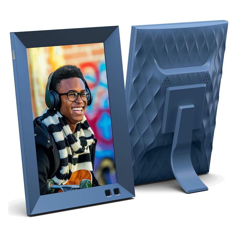 19) Smart Digital Picture Frame