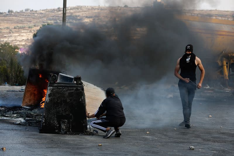 Palestinians clash with Israeli forces near Ramallah