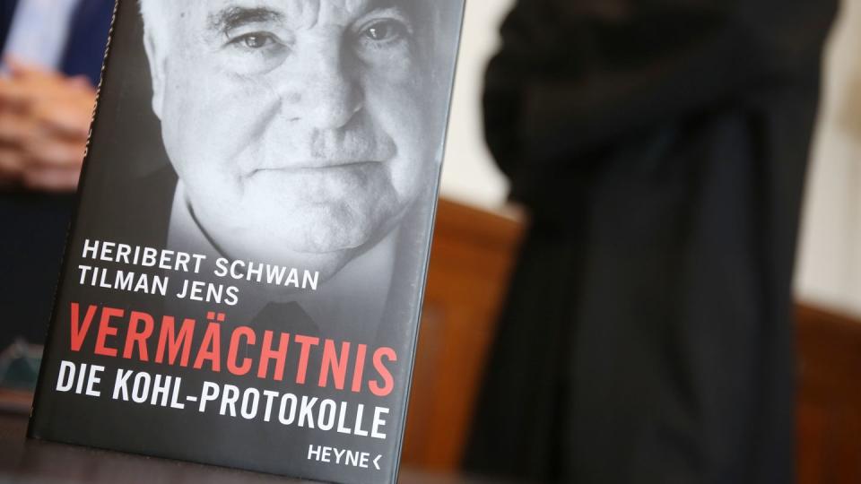 Das Enthüllungsbuch über den früheren Bundeskanzler Helmut Kohl sorgt seit vielen Jahren für juristischen Ärger. (Bild: dpa)