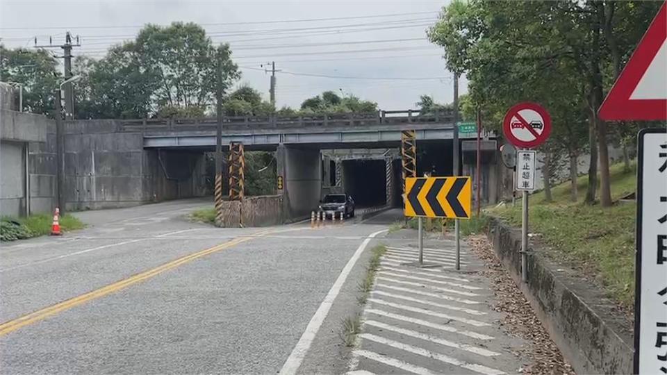 宜蘭五結涵洞作業支撐限高架　吊車撐不住翻覆壓死工人