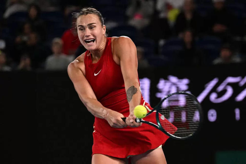 2號種子、衛冕者莎芭蓮卡(Aryna Sabalenka)連六個大滿貫晉4強。法新社