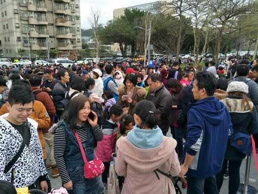 才剛開放的新竹市立動物園湧入大批遊客。（圖／陳弋攝影）