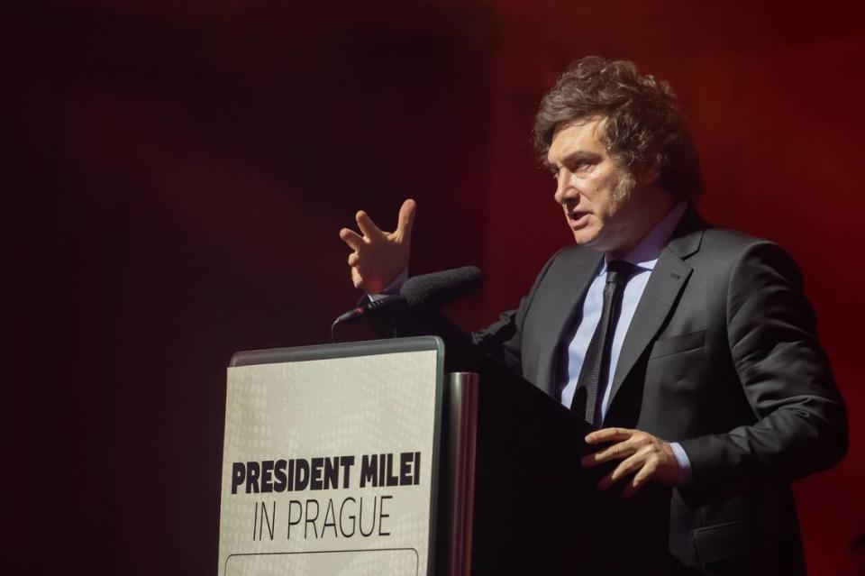 El presidente de Argentina, Javier Milei, ofrece una conferencia de prensa durante su visita a Praga, el 24 de junio de 2024. Tomas Tkacik/SOPA Images/Sipa USA