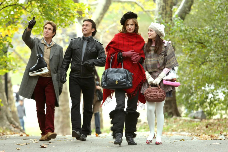 John Shea, William Abadie, Margaret Colin, and Leighton Meester walking outside in "Gossip Girl"