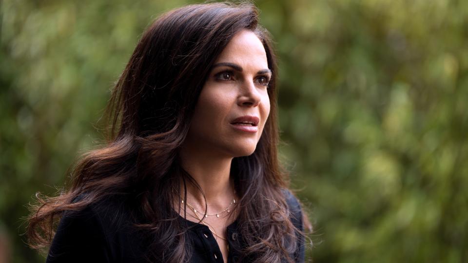 Lana Parilla as Lisa Trammell outside in The Lincoln Lawyer season 2 episode 10