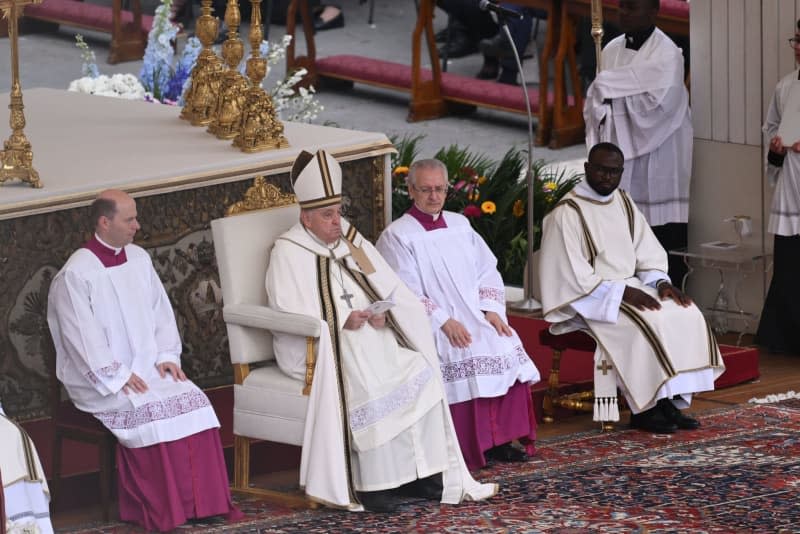 Pope Francis pictured during the Holy Mass on Easter Sunday at the St. Peter's Square. Domenico Cippitelli/LPS via ZUMA Press Wire/dpa