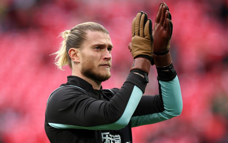 Loris Karius of Newcastle United applauds the fans prior to the Carabao Cup Final match between Manchester United and Newcastle United - Eddie Keogh/Getty Images