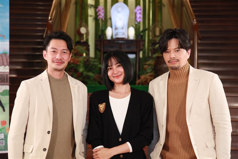 周詠軒、洪小鈴、江常輝在大愛戲劇《一路芬芳》演出一家人。（圖／大愛提供）
