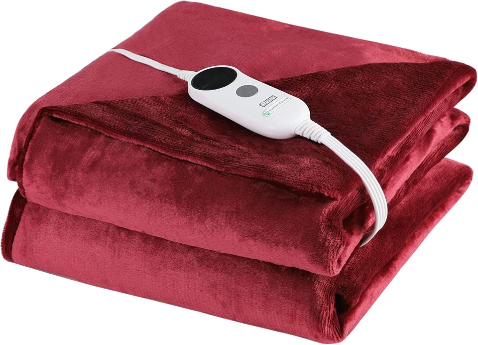 TLGREEN Electric Heated Blanket Throw in red (Photo via Amazon Canada)